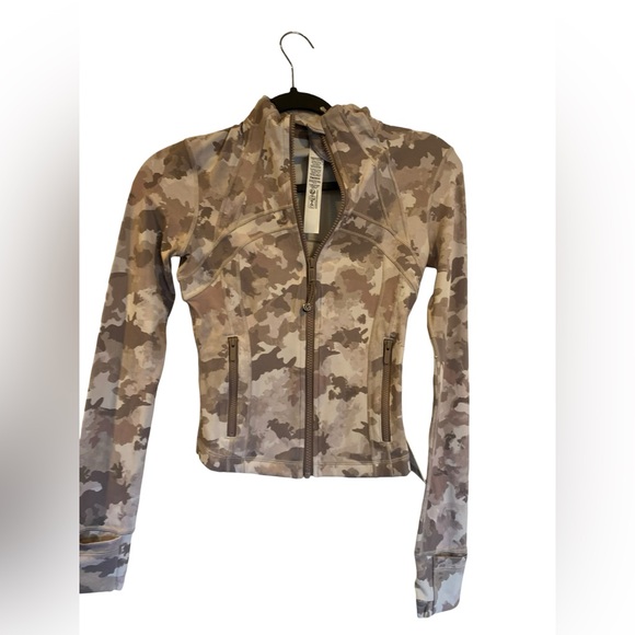NWT Lululemon define cropped jacket nulu TAN CAMO Size 2